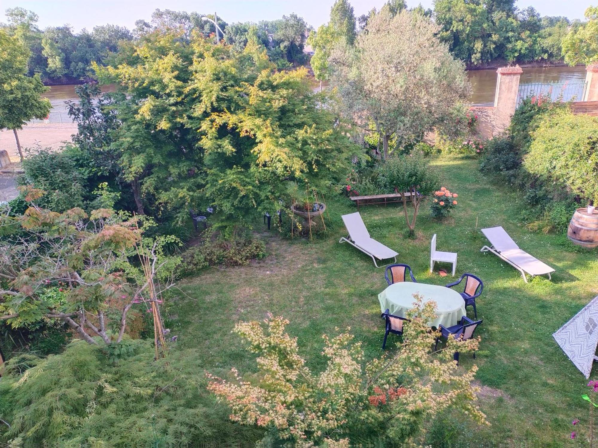 Les Balcons Sur La Loire Bed & Breakfast Chalonnes-sur-Loire Екстериор снимка